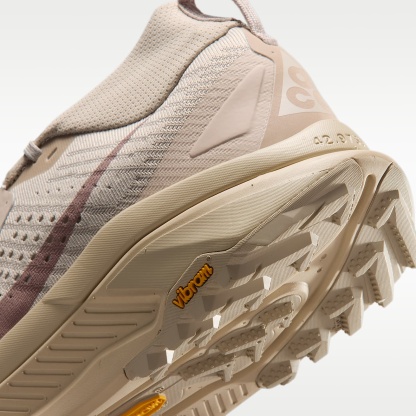 ACG Zegama Trail Traillaufschuh (Herren) – Cream II/Safety Orange/Light Orewood Brown