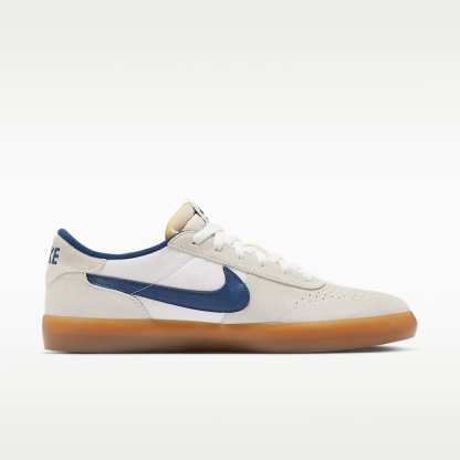 Nike SB Heritage Vulc Skateboardschuh – Summit White/Weiß/Gum Light Brown/Marineblau