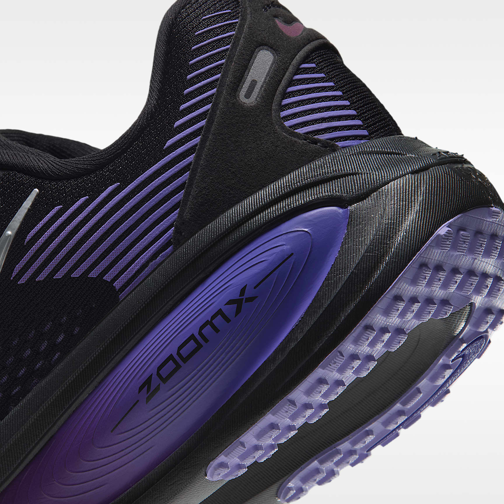 Nike Vomero 18 Straßenlaufschuh (Damen) – Schwarz/Persian Violet/True Berry/Metallic Silver