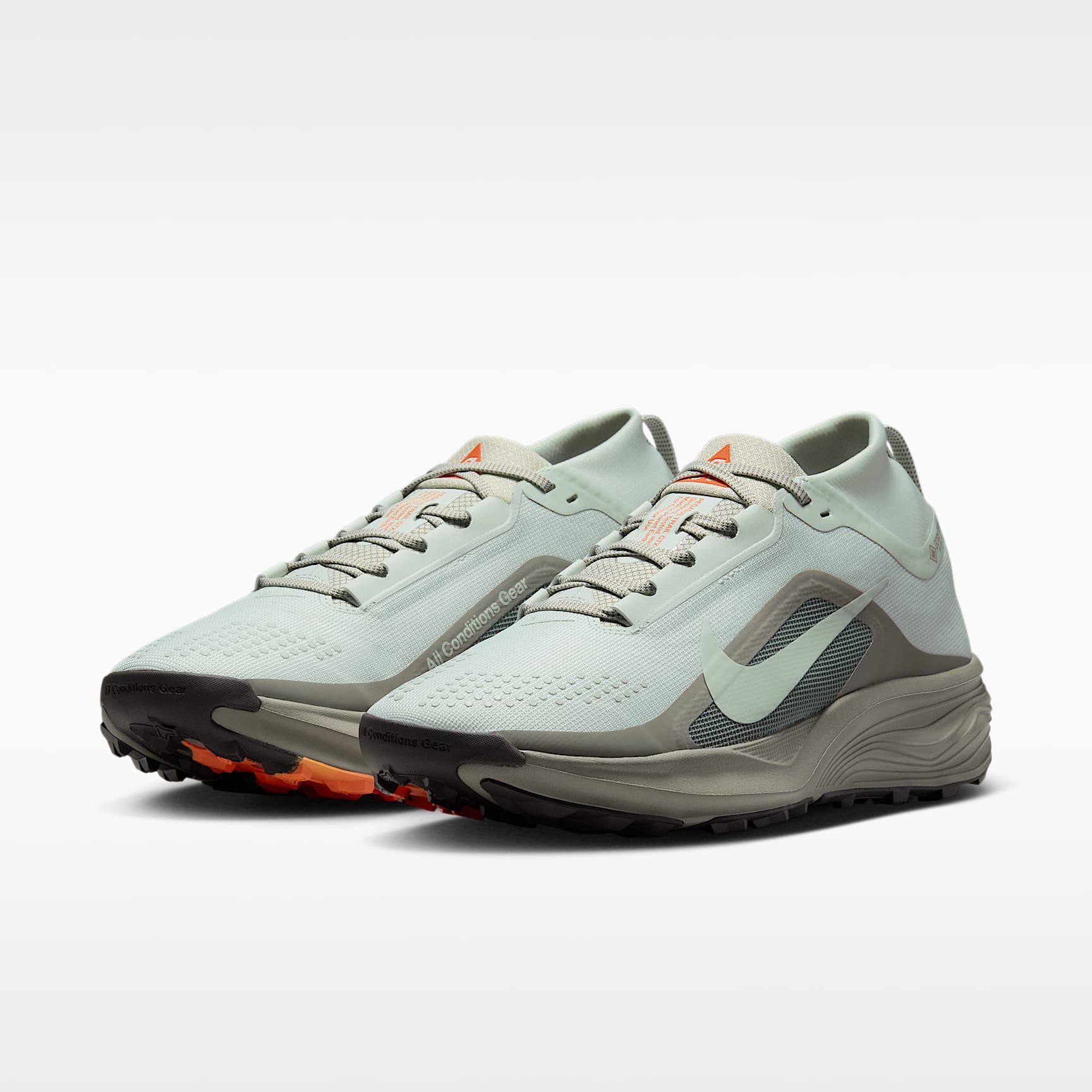 ACG Pegasus Trail GORE-TEX wasserdichter Traillaufschuh (Herren) – Light Silver/Light Army/Safety Orange/Light Silver