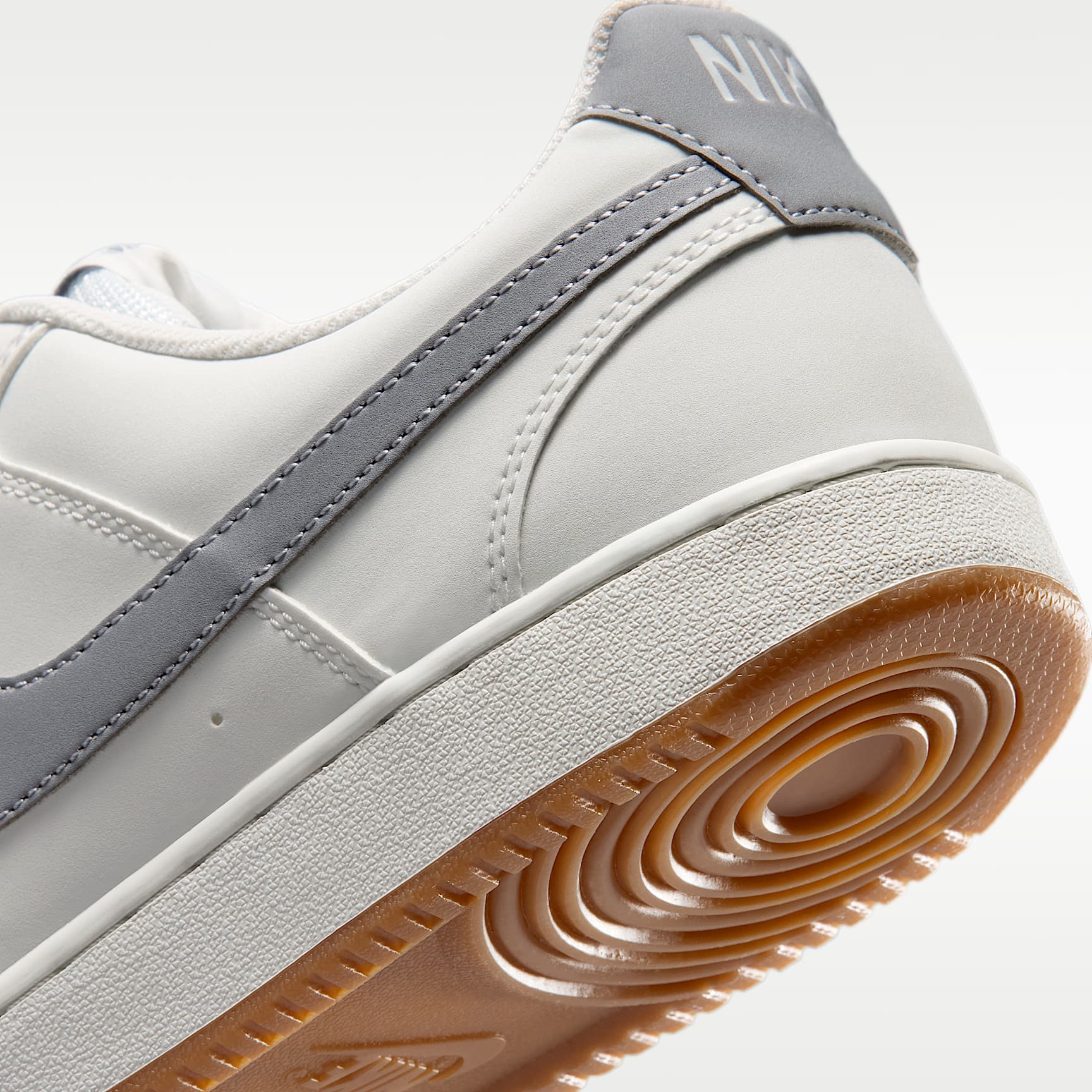 Nike Court Vision Low Herrenschuh – Off White/Gum Medium Brown/Stealth