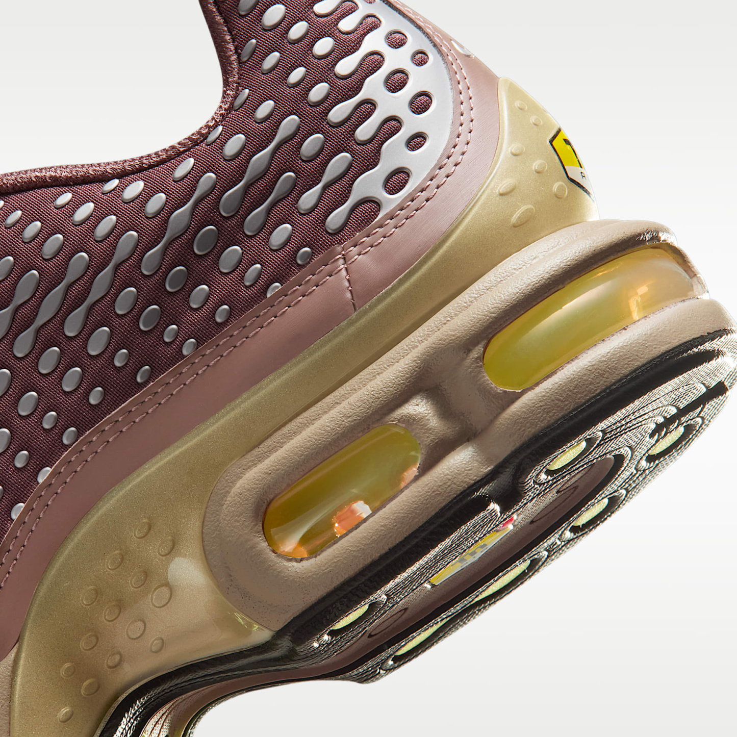 Nike Air Max Plus VII Schuh (Herren) – Plum Eclipse/Metallic Gold Grain/Schwarz/Barely Volt
