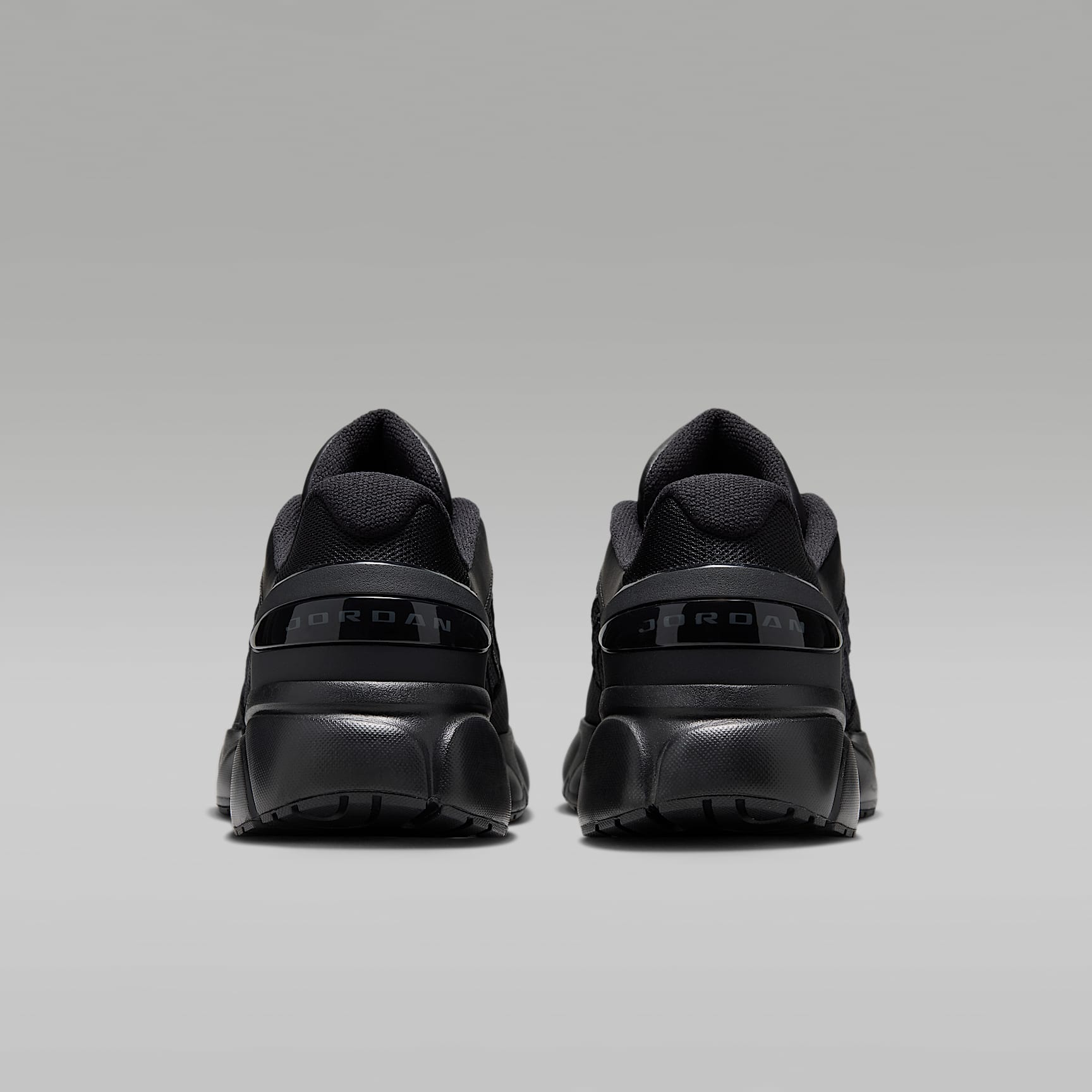 Jordan Trunner Flow Schuhe (Herren) – Schwarz/Dark Smoke Grey