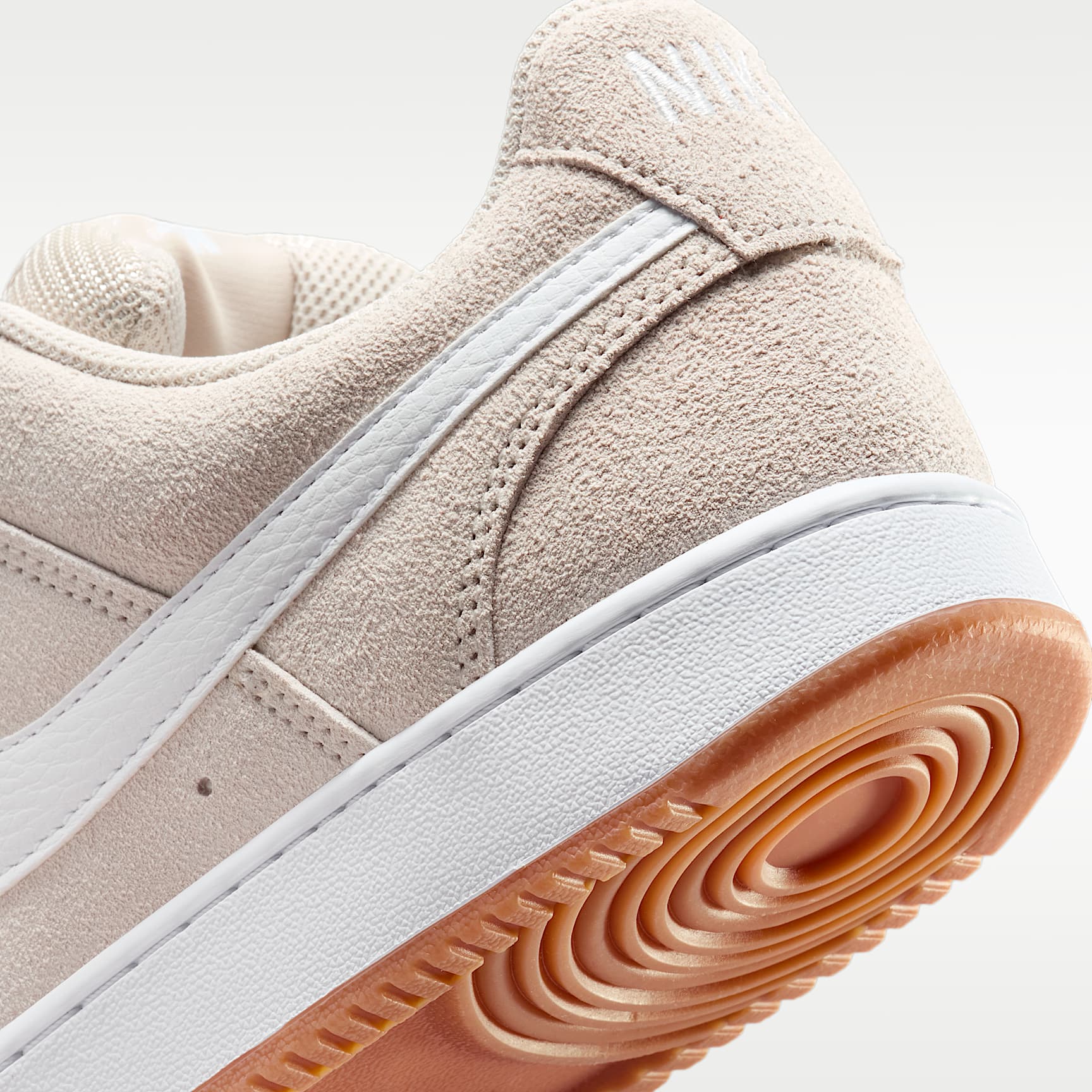Nike Court Vision Low FL Schuh (Herren) – Light Orewood Brown/Gum Medium Brown/Weiß