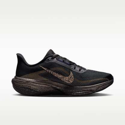 Nike Pegasus 42 "Keely Hodgkinson" Straßenlaufschuhe für Damen – Schwarz/Pitch Blue/Blackened Blue/Blur
