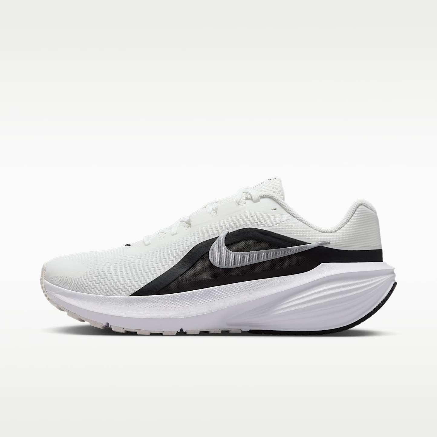 Nike Downshifter 14 Straßenlaufschuh (Herren) – Summit White/Schwarz/Weiß/Metallic Silver
