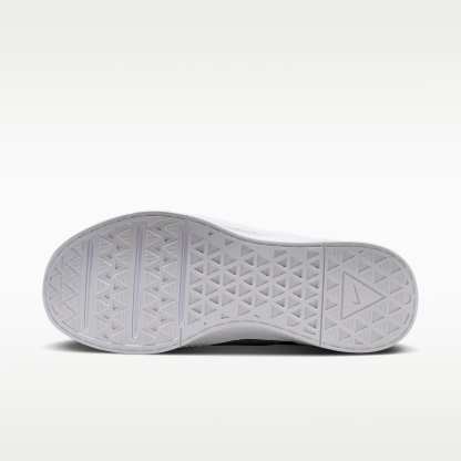 Nike MC Trainer 4 Trainingsschuh (Herren) – Wolf Grey/Iron Grey/Weiß/University Red