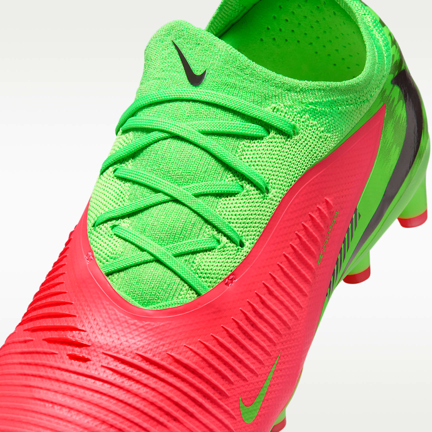 Nike Phantom 6 Low Pro "Erling Haaland" Fußballschuh für Kunstrasen – Hot Punch/Green Strike/Schwarz