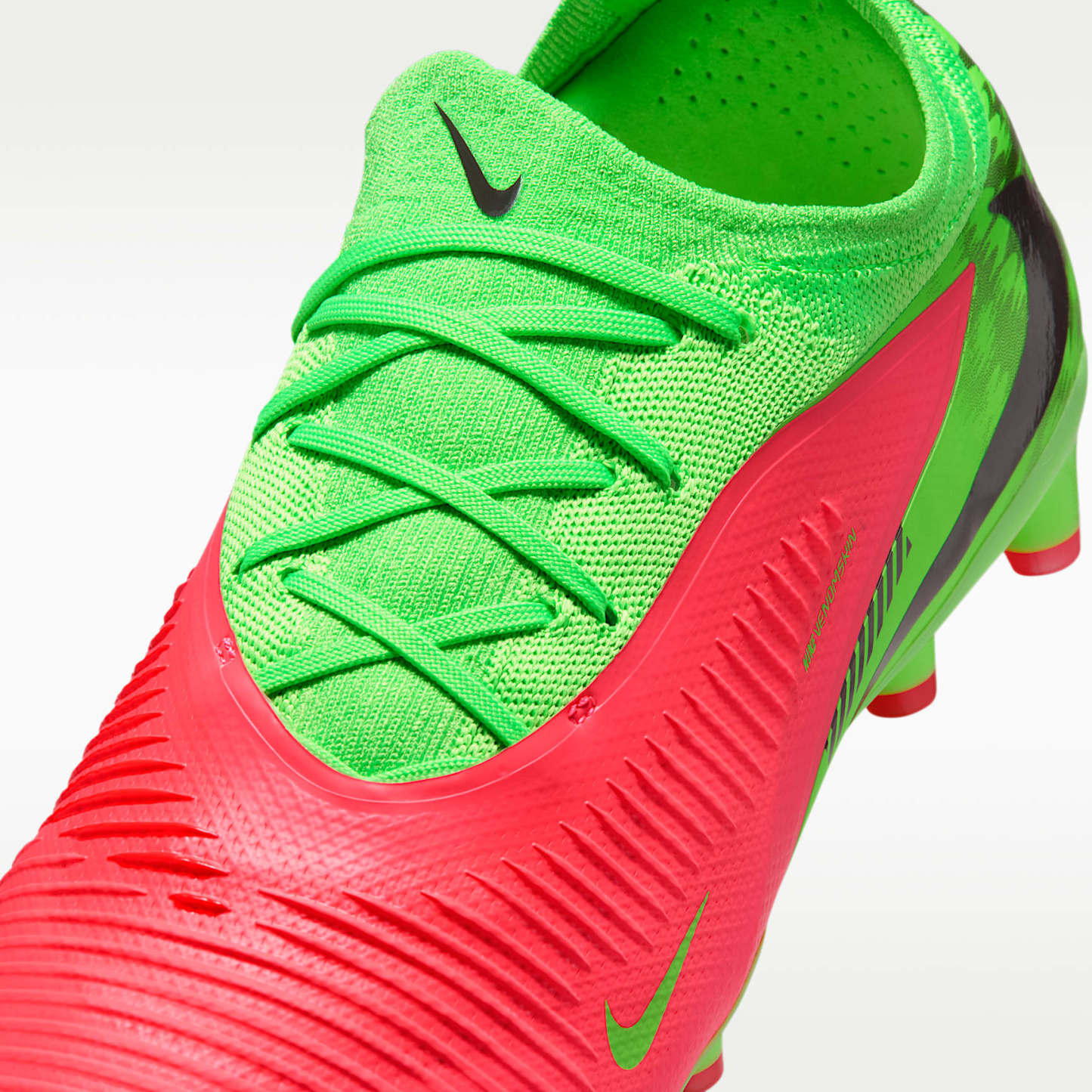 Nike Phantom 6 Low Pro "Erling Haaland" Fußballschuh für Kunstrasen – Hot Punch/Green Strike/Schwarz