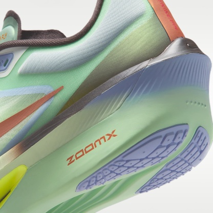 Nike Zoom Fly 6 Straßenlaufschuh für Wettkämpfe (Herren) – Steam/Frosted Spruce/Purple Fade/Rugged Orange