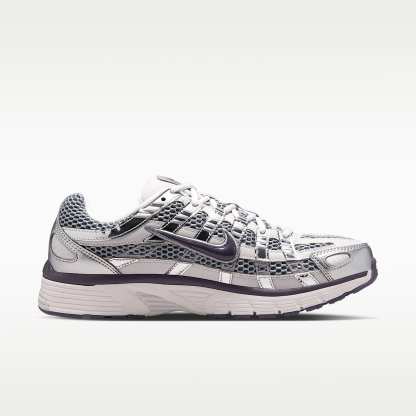 Nike P-6000 Schuh (Damen) – Vast Grey/Metallic Silver/Stealth/Dark Raisin