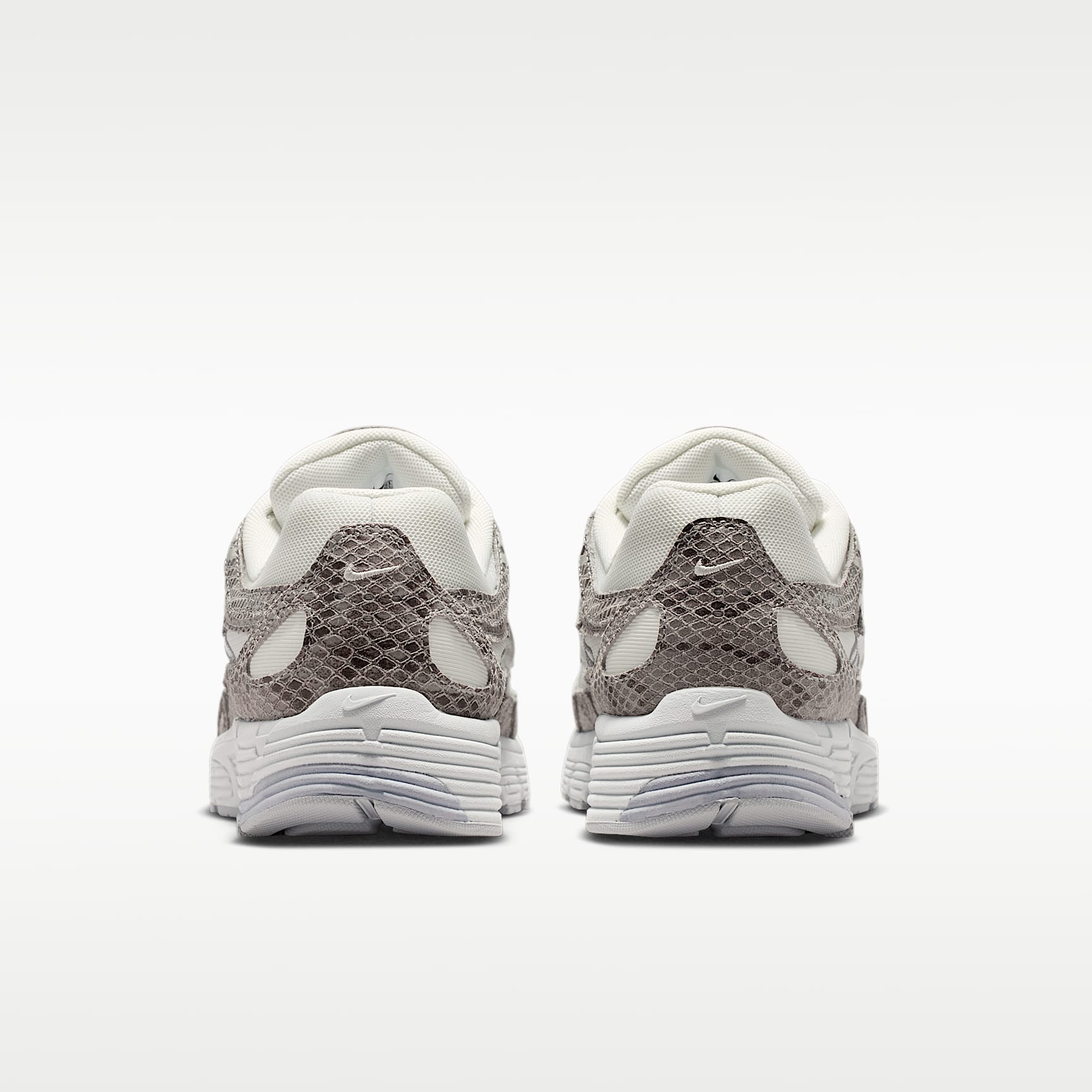 Nike P-6000 SE Schuh (Damen) – Off White/Schwarz/Cool Grey/Metallic Silver