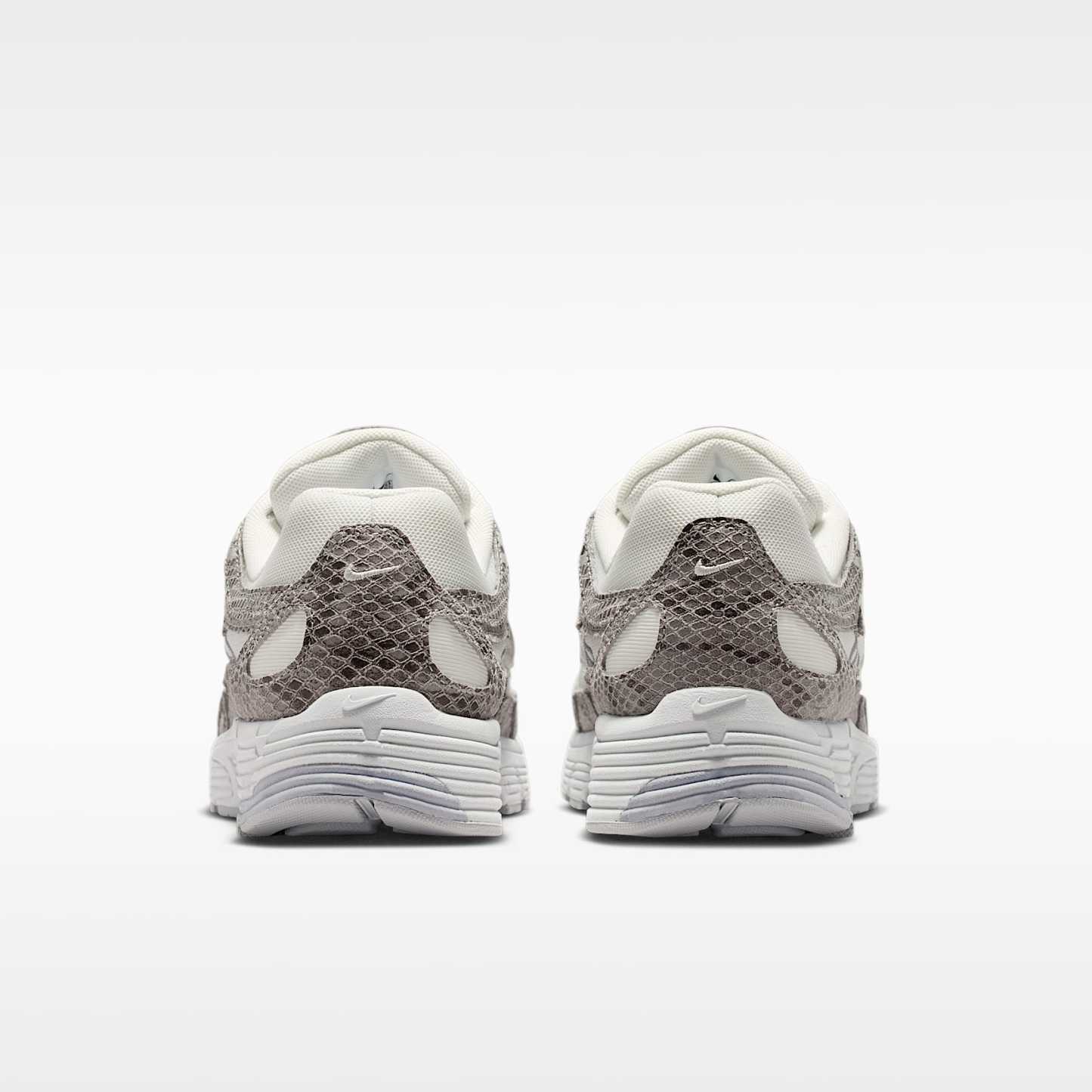 Nike P-6000 SE Schuh (Damen) – Off White/Schwarz/Cool Grey/Metallic Silver