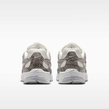 Nike P-6000 SE Schuh (Damen) – Off White/Schwarz/Cool Grey/Metallic Silver