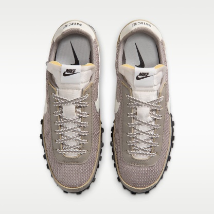 Nike Waffle Racer SE Herrenschuh – Moon Fossil/Shadow Brown/Coconut Milk/Sail