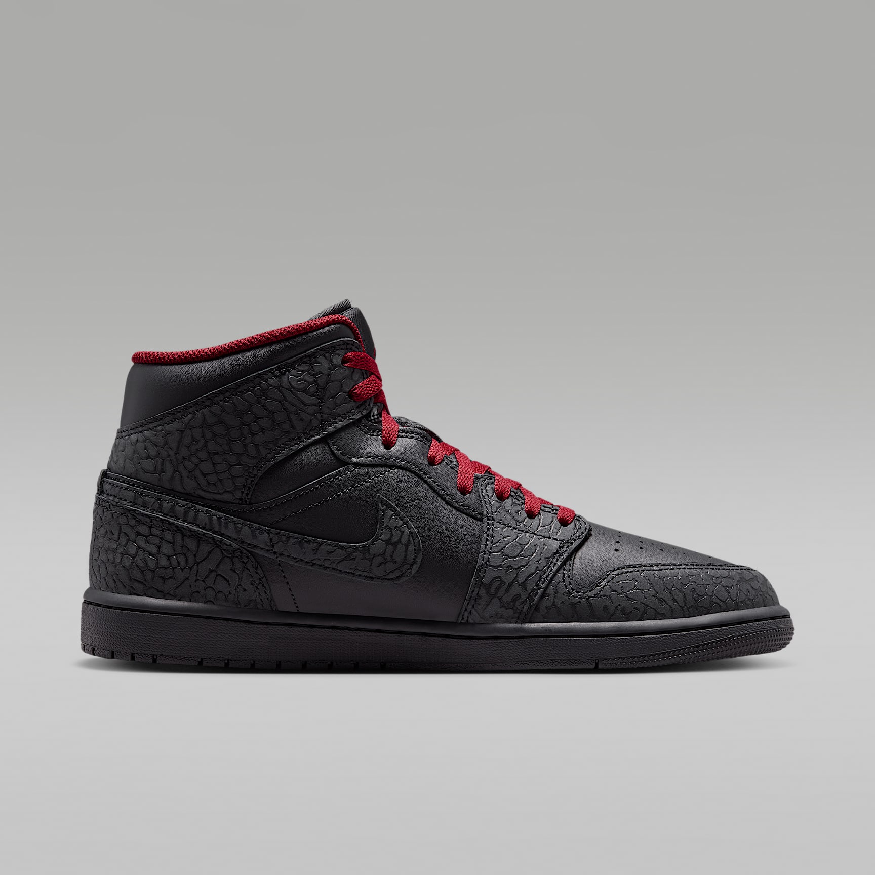 Air Jordan 1 Mid SE Schuh (Herren) – Schwarz/Schwarz/Tough Red