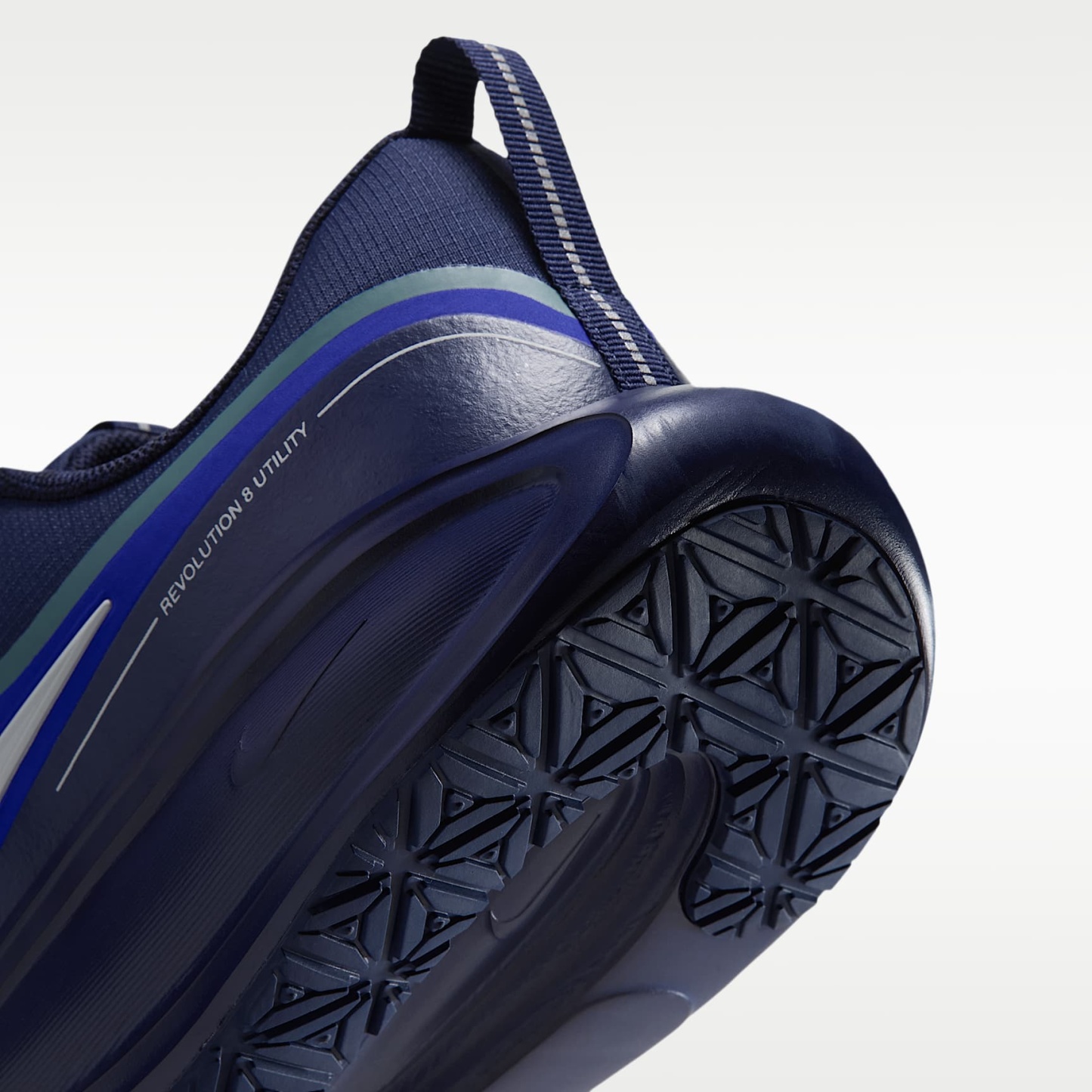 Nike Revolution 8 Utility Straßenlaufschuh (Herren) – Midnight Navy/Racer Blue/Smokey Blue/Grey Mist