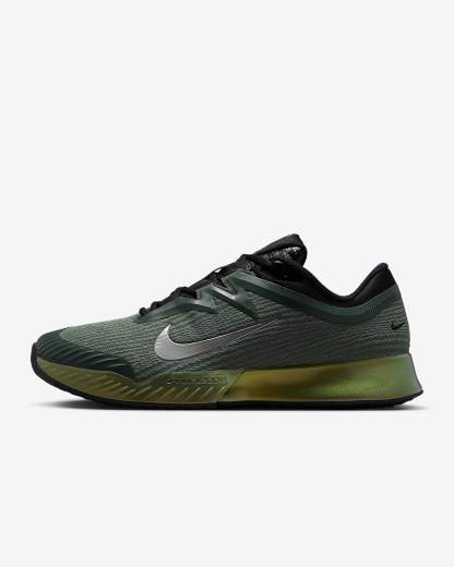 Nike Vapor Pro 3 PRM Tennisschuhe für den Hartplatz (Herren) – Camo Green/Pure Platinum/Schwarz/Metallic Gold