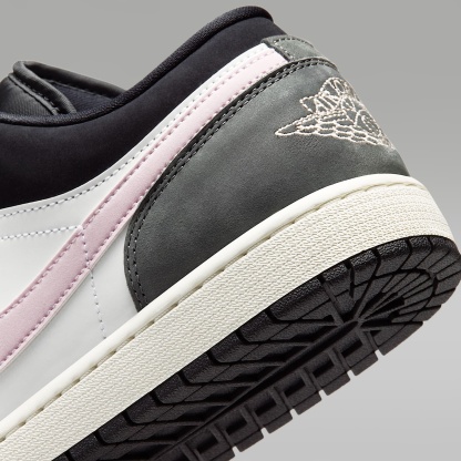 Air Jordan 1 Low SE Herrenschuh – Schwarz/Iron Grey/Weiß/Iced Carmine