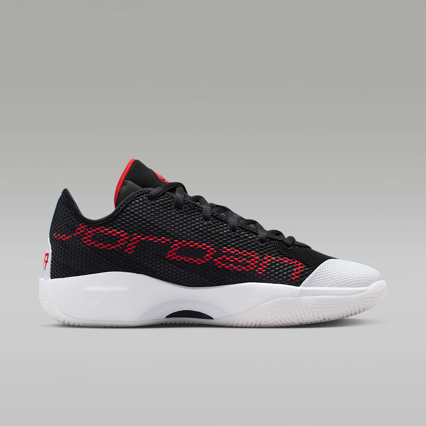 Luka 77 Basketballschuh – Schwarz/Weiß/University Red
