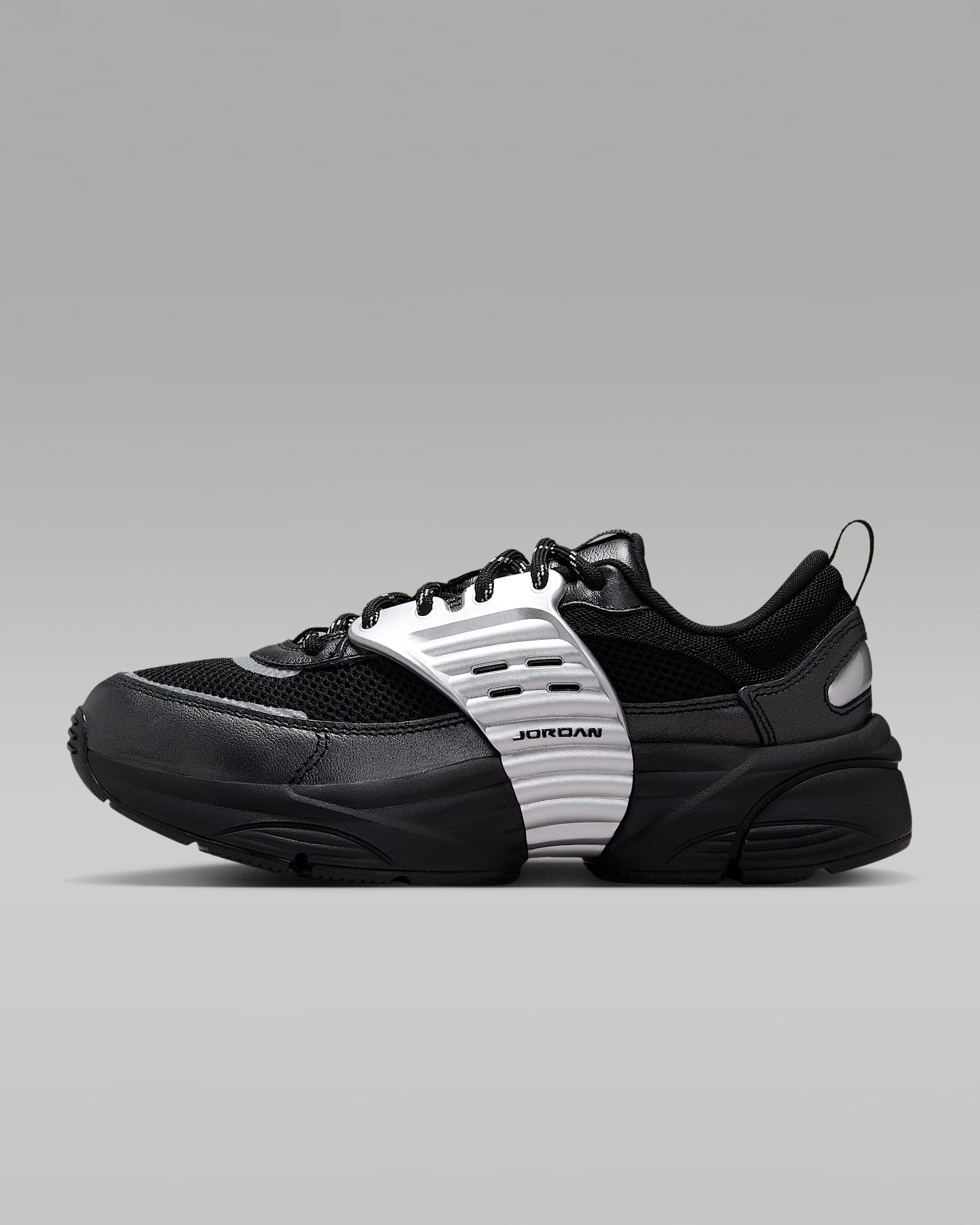 Jordan Trunner O/S Damenschuhe – Schwarz/Schwarz/Schwarz/Metallic Silver
