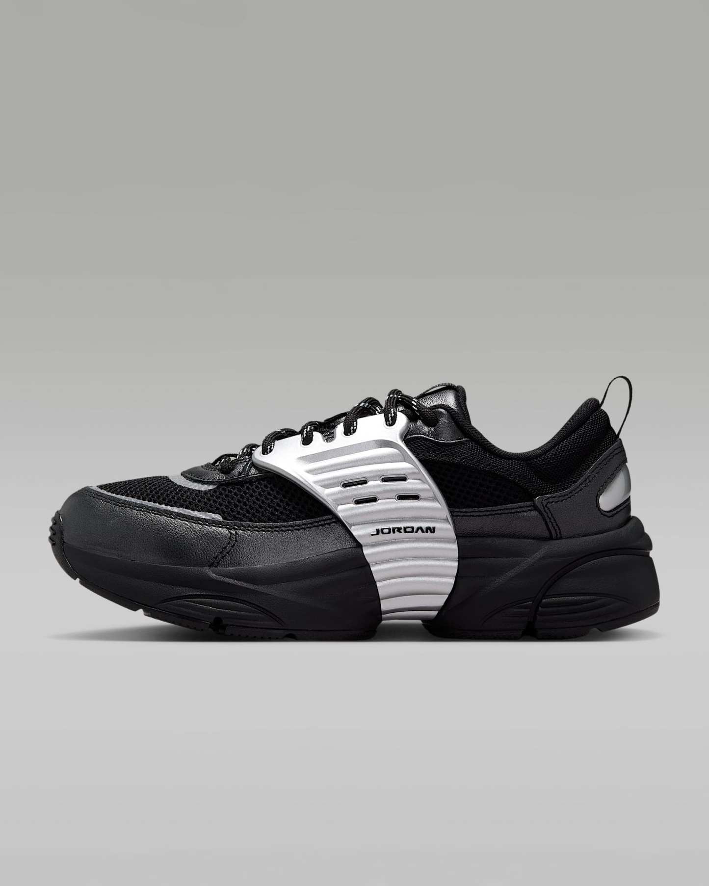 Jordan Trunner O/S Damenschuhe – Schwarz/Schwarz/Schwarz/Metallic Silver