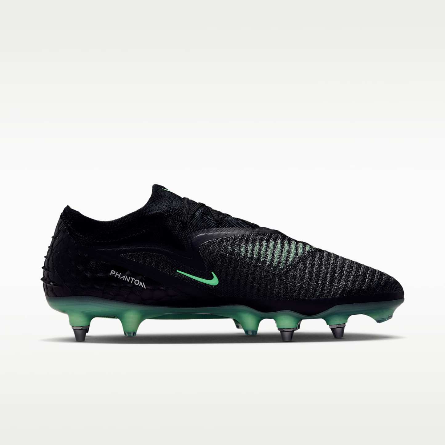 Nike Phantom 6 Low Elite Fußballschuh für weichen Rasen – Schwarz/Schwarz/Illusion Green