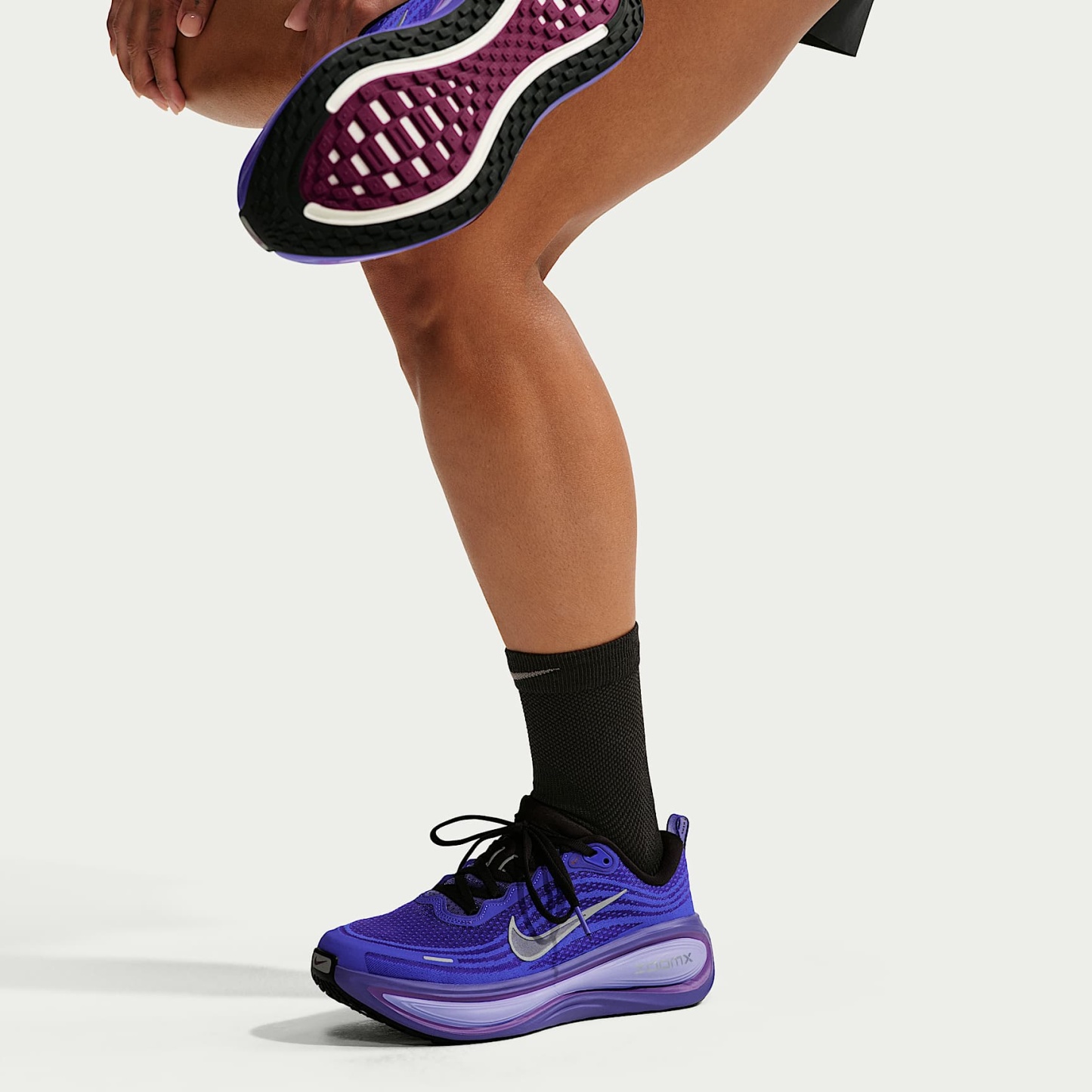 Nike Vomero Plus Straßenlaufschuh (Damen) – Schwarz/Persian Violet/Vivid Violet/Metallic Silver