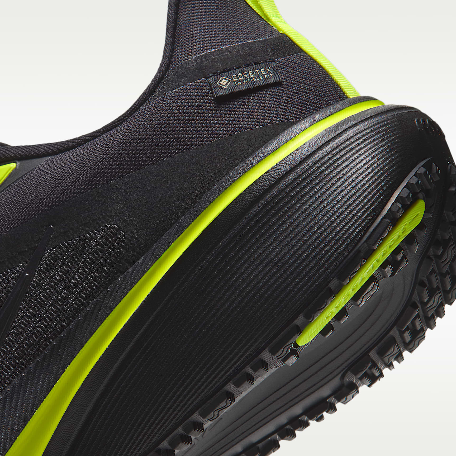Nike Pegasus 42 GORE-TEX wasserdichter Straßenlaufschuh (Herren) – Schwarz/Lemon Venom/Metallic Dark Grey