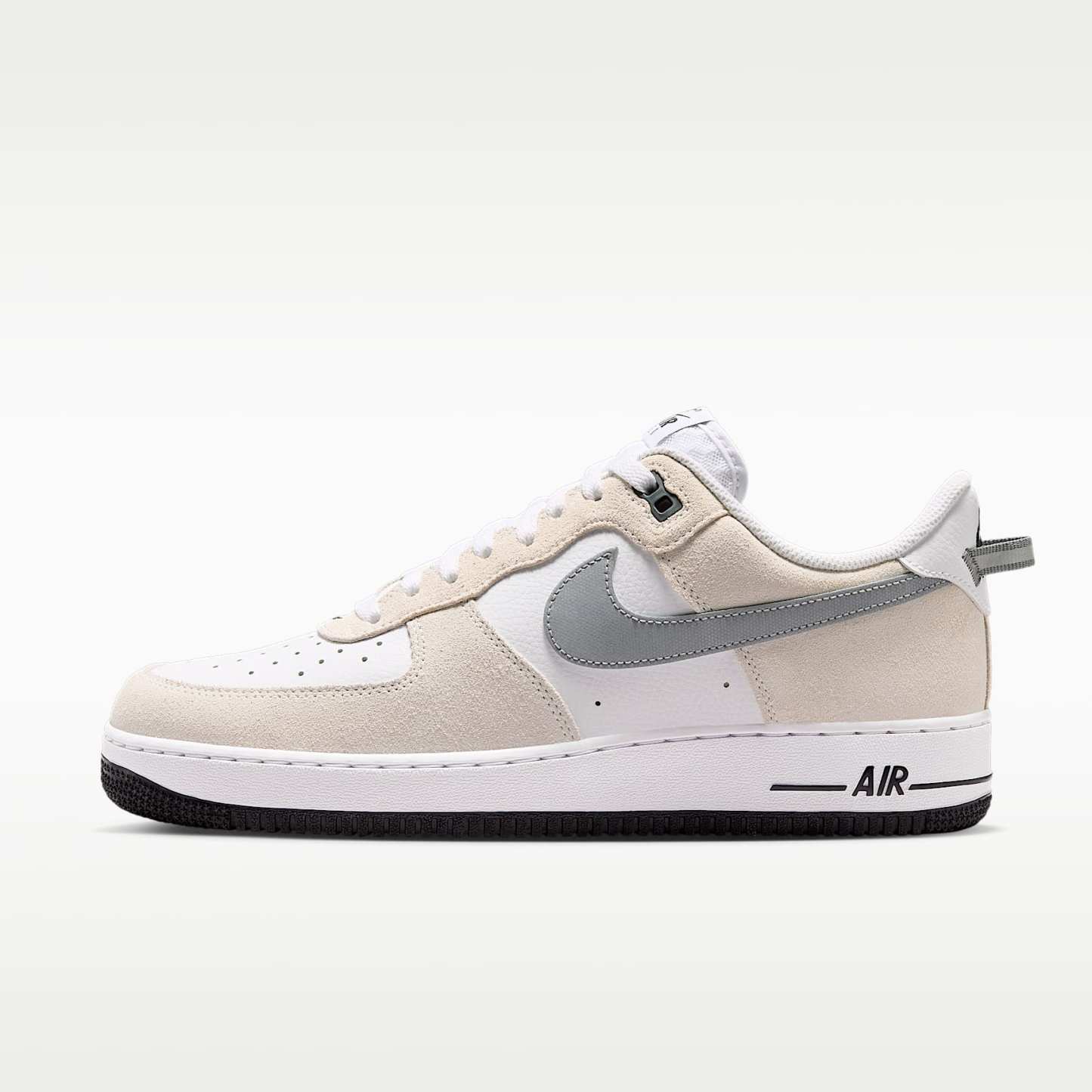 Nike Air Force 1 '07 LV8 Schuh (Herren) – Weiß/Schwarz/Cool Grey/Metallic Cool Grey