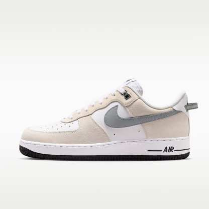 Nike Air Force 1 '07 LV8 Schuh (Herren) – Weiß/Schwarz/Cool Grey/Metallic Cool Grey