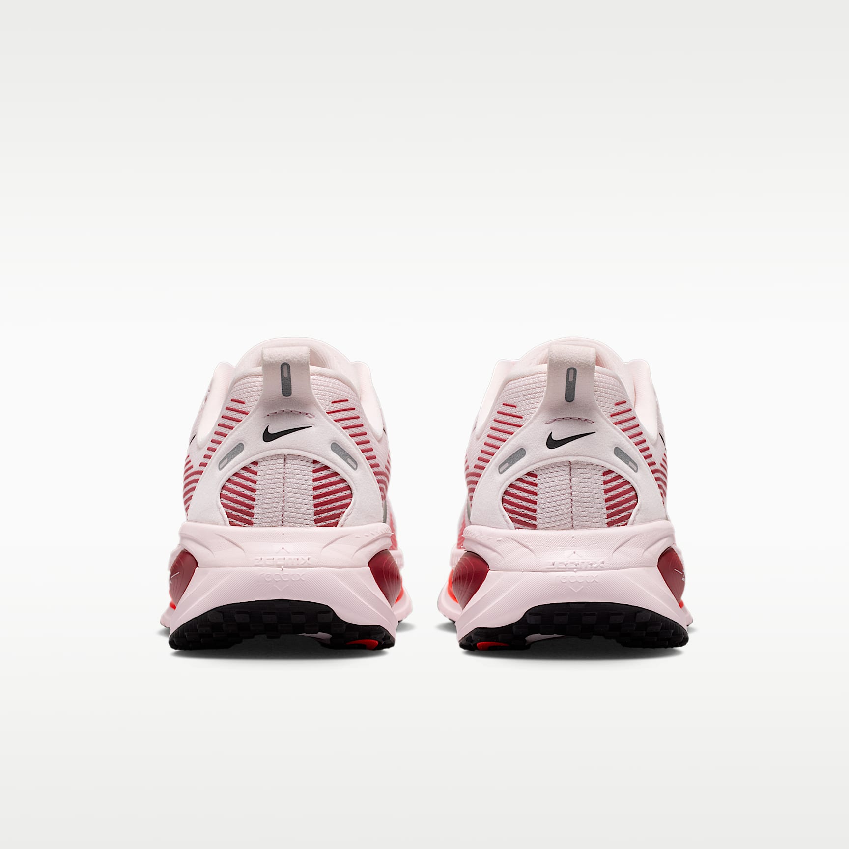 Nike Vomero 18 Straßenlaufschuh (Damen) – Pearl Pink/Team Crimson/Bright Crimson/Schwarz