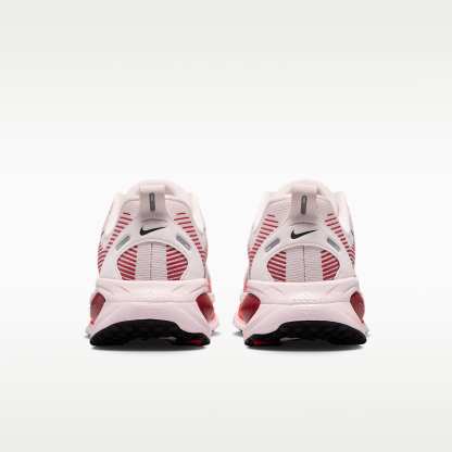 Nike Vomero 18 Straßenlaufschuh (Damen) – Pearl Pink/Team Crimson/Bright Crimson/Schwarz