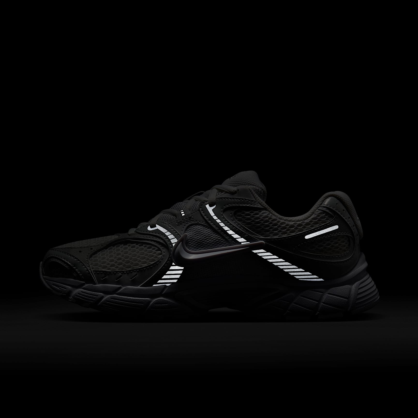 Nike V5 RNR Schuh mit reflektierenden Akzenten (Damen) – Weiß/Schwarz/Metallic Silver/Weiß