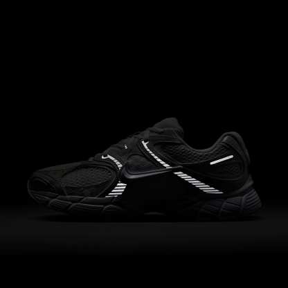 Nike V5 RNR Schuh mit reflektierenden Akzenten (Damen) – Weiß/Schwarz/Metallic Silver/Weiß