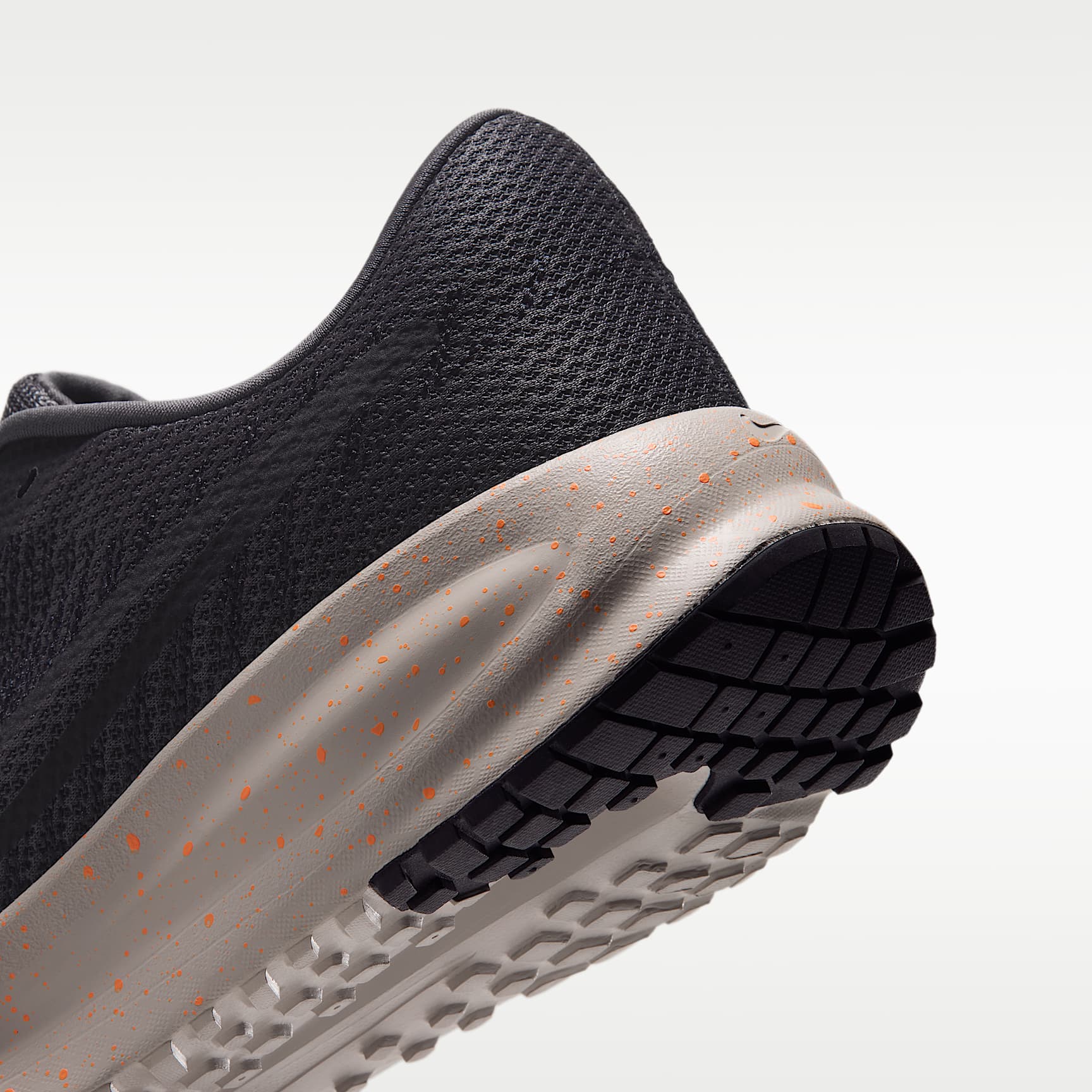 Nike Run Defy Straßenlaufschuh (Herren) – Medium Ash/Off Noir/Cream II/Schwarz