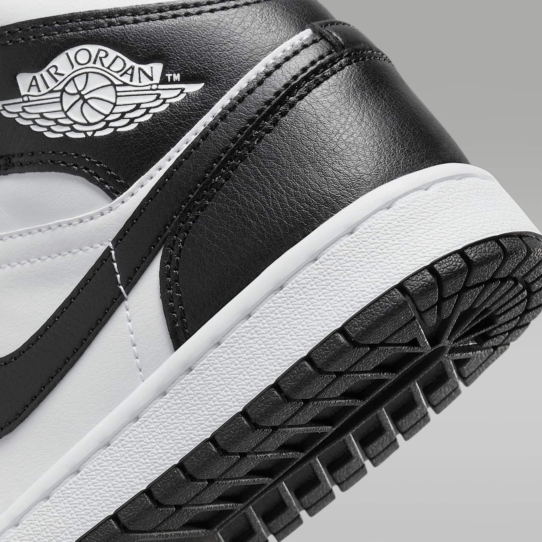 Air Jordan 1 Mid Damenschuh – Weiß/Weiß/Schwarz