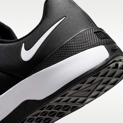 Nike MC Trainer 4 Trainingsschuh (Herren) – Schwarz/Weiß