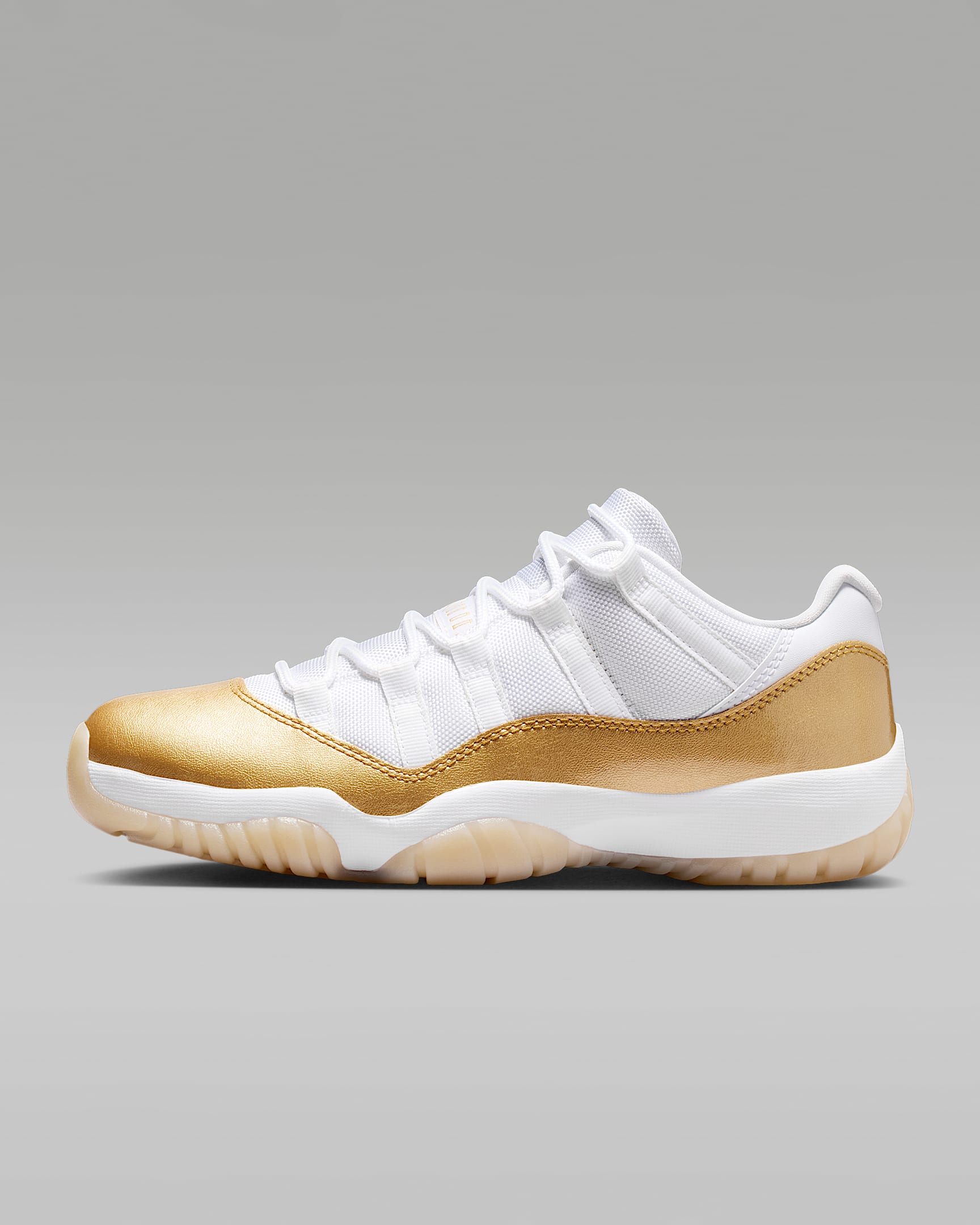 Air Jordan 11 Low "Mother's Day" Schuh (Damen) – Weiß/Team Gold/Metallic Gold