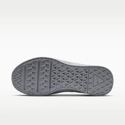 Nike MC Trainer 4 Trainingsschuh (Herren) – Grey Fog/Light Smoke Grey/Energy