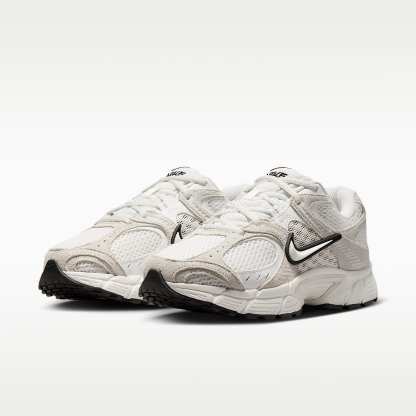 Nike V5 RNR Suede Schuh (Damen) – Summit White/Photon Dust/Summit White