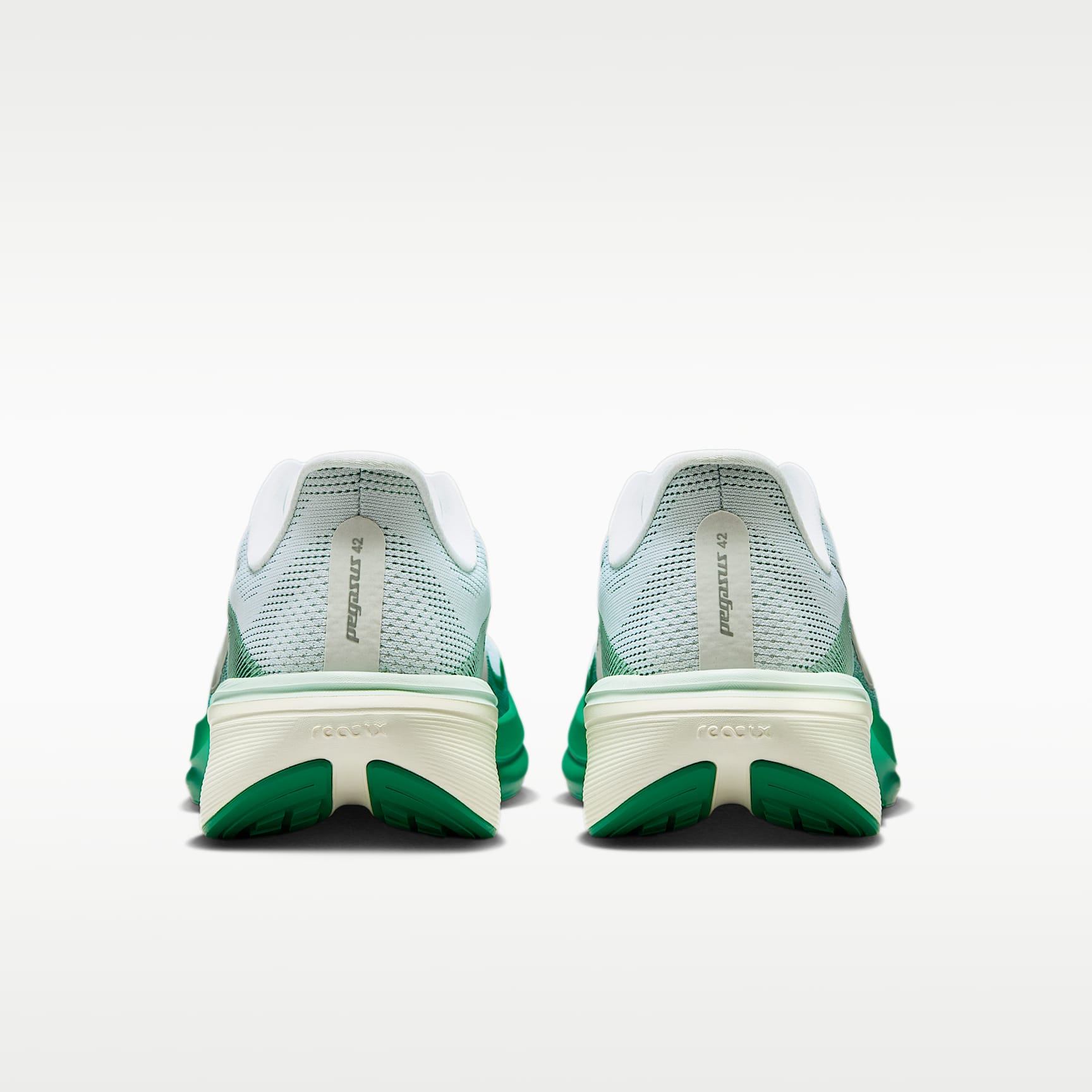 Nike Pegasus 42 Straßenlaufschuh (Damen) – Weiß/Malachite/Barely Green/Metallic Silver