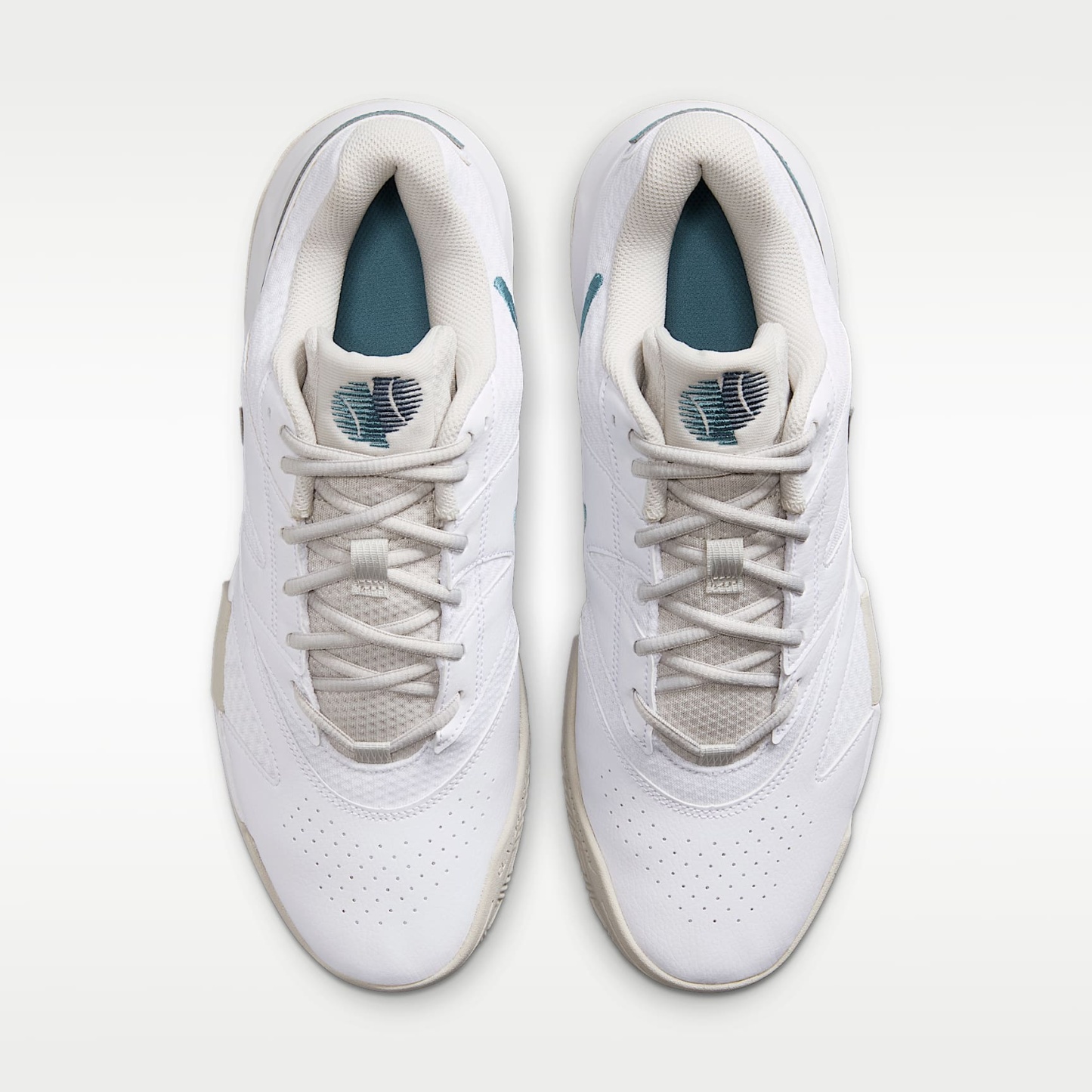 NikeCourt Lite 4 Herren-Tennisschuh für Sandplätze – Weiß/Light Bone/New Slate/Smokey Blue