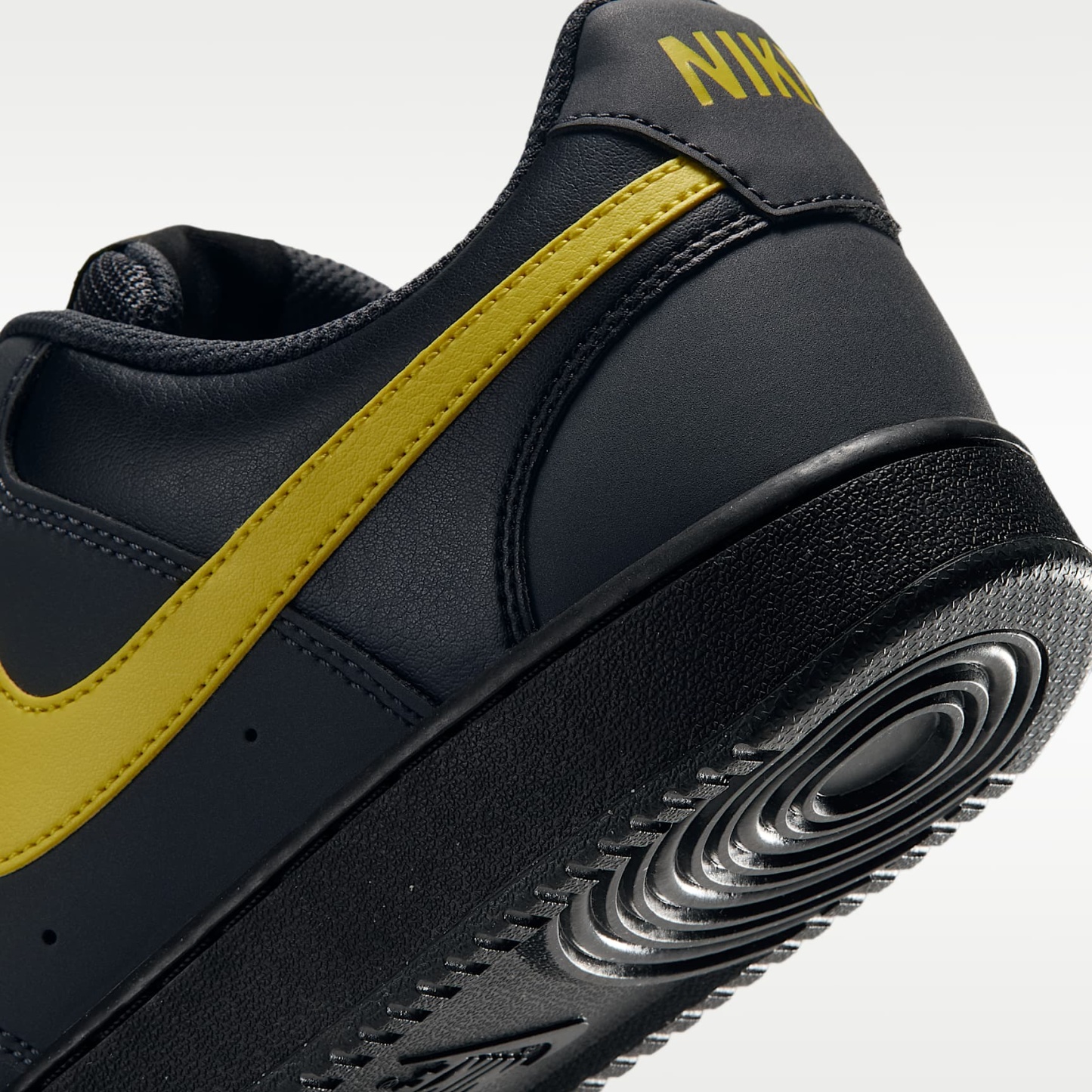 Nike Court Vision Low Herrenschuh – Dark Smoke Grey/Schwarz/Chrome Yellow