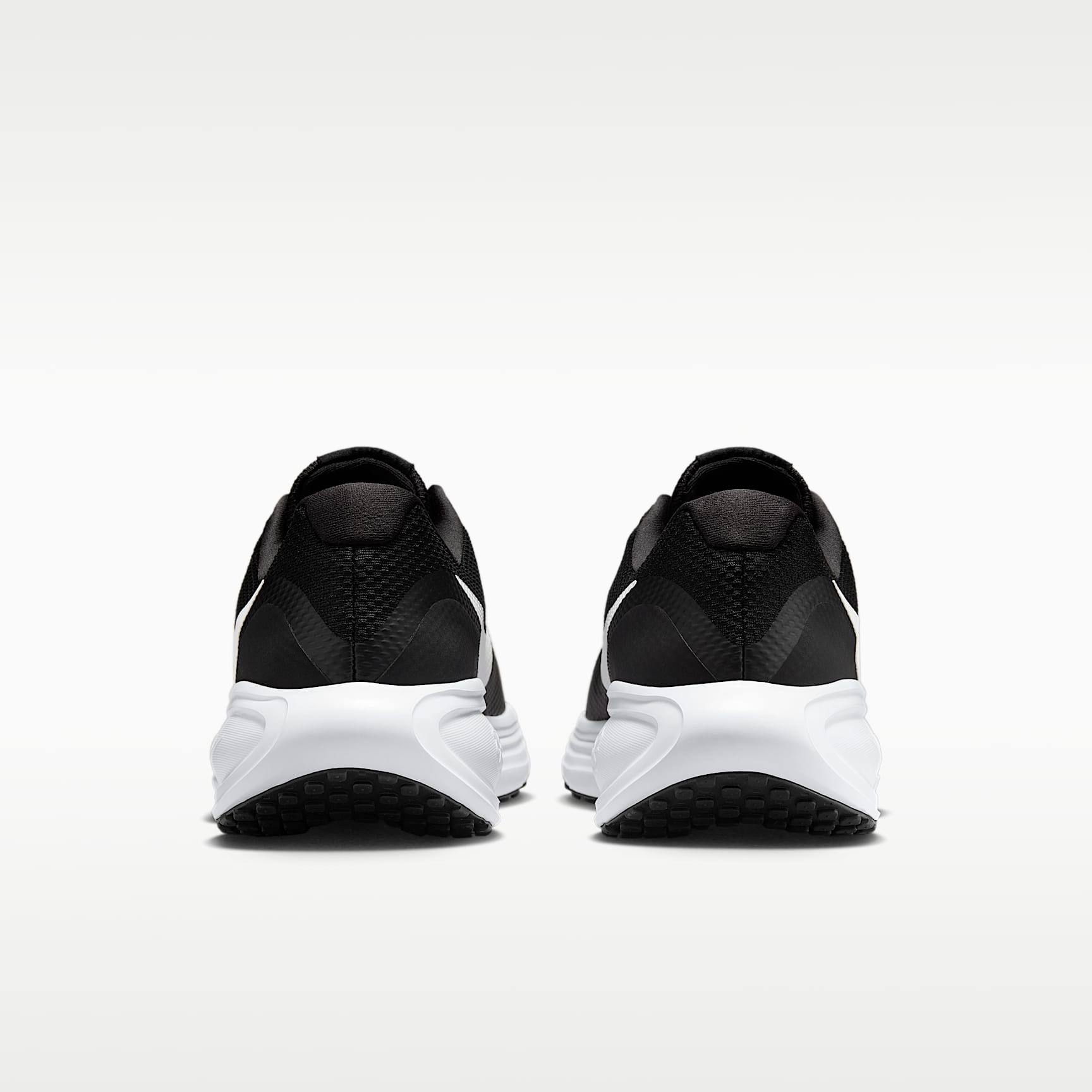 Nike Revolution 8 Straßenlaufschuh (Herren) – Schwarz/Schwarz/Weiß