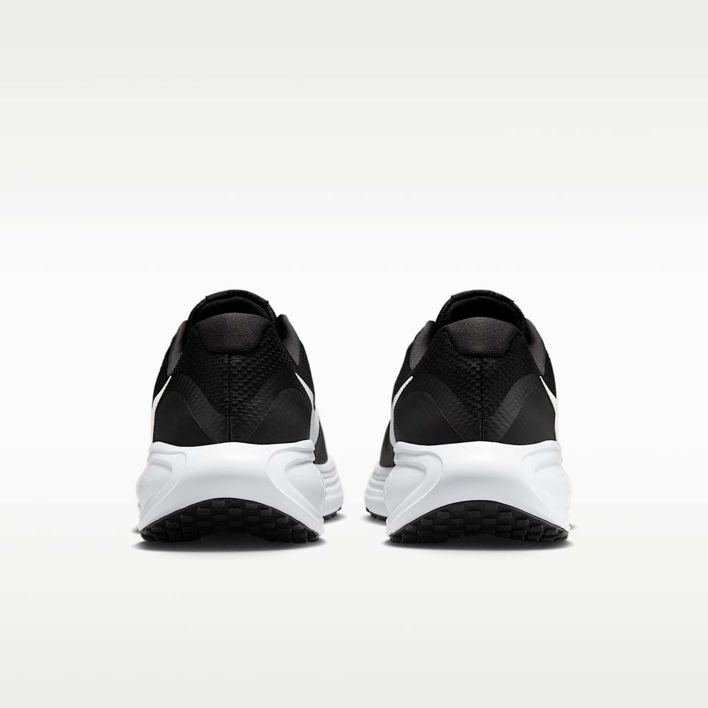 Nike Revolution 8 Straßenlaufschuh (Herren) – Schwarz/Schwarz/Weiß