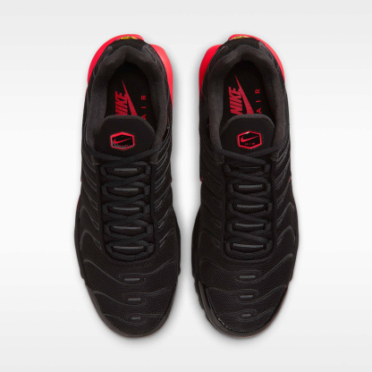 Nike Air Max Plus Schuh (Herren) – Schwarz/Bright Crimson/Schwarz/Schwarz