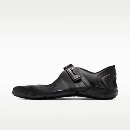 NikeSKIMS Rift Satin Schuh (Damen) – Schwarz/Schwarz/Schwarz