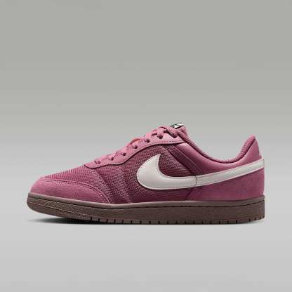 Air Jordan Skyline Low Damenschuh – Desert Berry/Schwarz/Gum Medium Brown/Sail