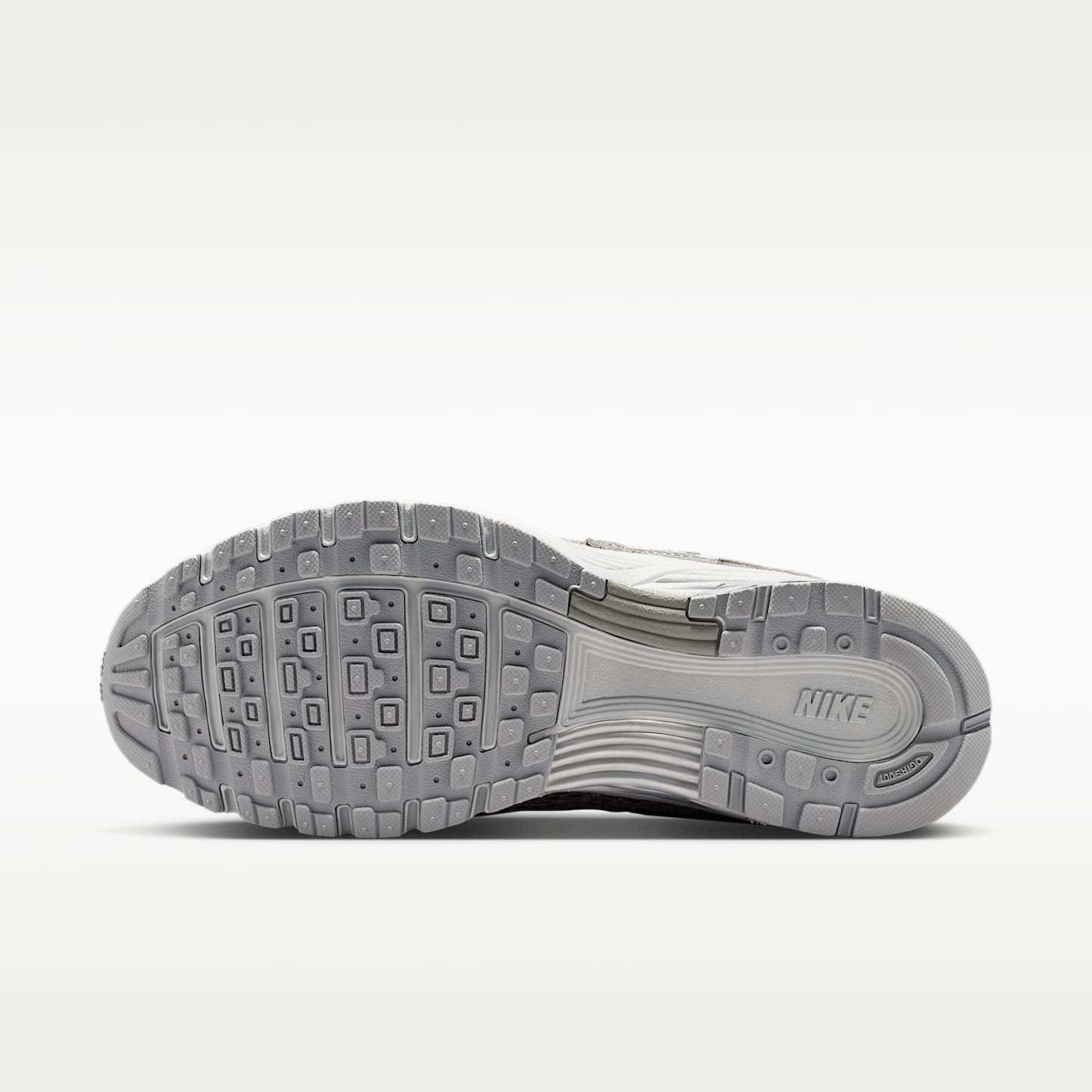 Nike P-6000 SE Schuh (Damen) – Off White/Schwarz/Cool Grey/Metallic Silver